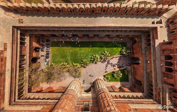 7. Над входом в Красный форт - Агра, Индия аэрофото, аэрофотосъемка, города мира, с высоты птичьего полета