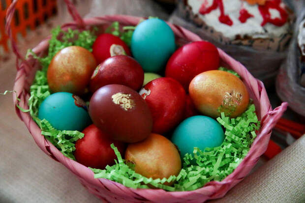 Протоиерей Монаршек: на пасхальные яйца нельзя наносить оскорбительные надписи