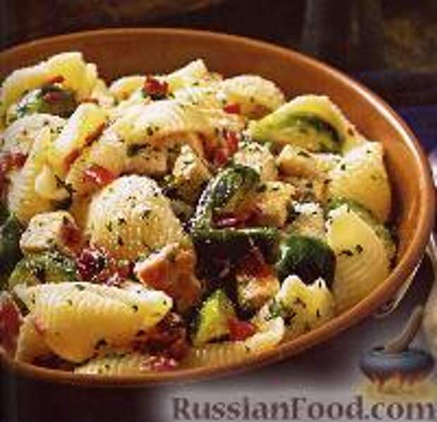 Фото к рецепту: Макароны-«ракушки» с курицей и брюссельской капустой.