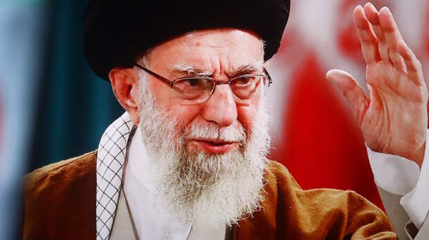 Иран может нанести еще более сильный удар по США, заявил Али Хаменеи