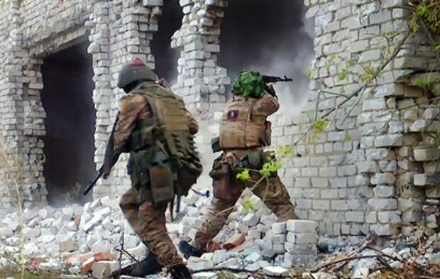 Российские военные выдавливают противника из городских кварталов Красноармейска