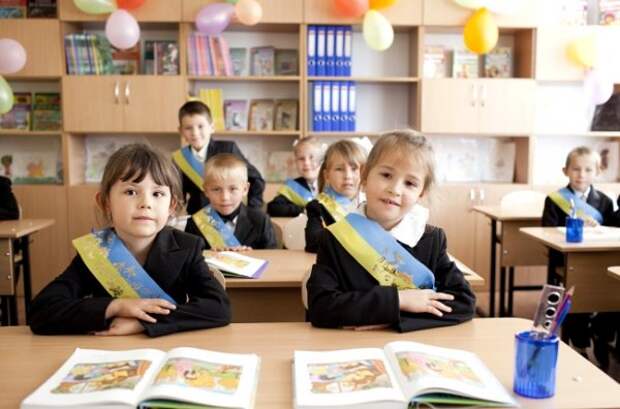 На Украине воспитывают «патриотов»: Считать только до 5, песню «Священная война» запретить