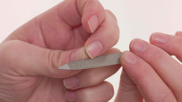 Осознанность или экономия? Что стоит за трендом на «голый» маникюр