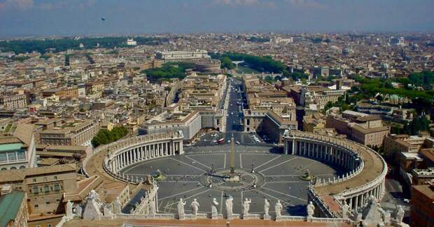 Ватикан объявил проповедникам администрации США неформальную войну