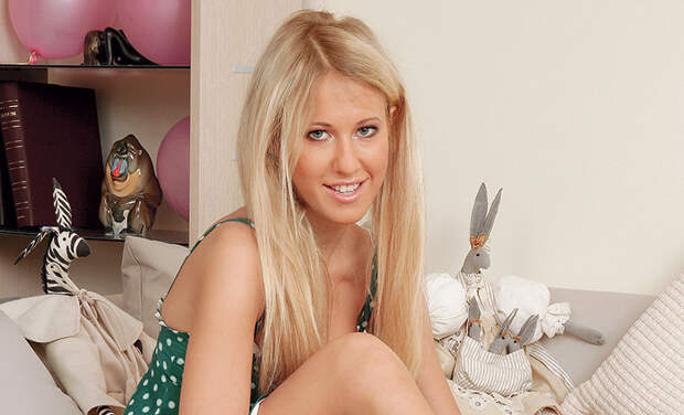 Российскому HELLO! 15 лет: вспоминаем, как создавался фотопроект с Ксенией Собчак