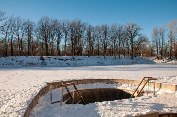 Роспотребнадзор разрешил купания на Крещение в 41 купели в Москве