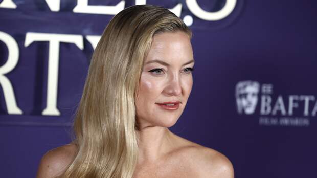 Актриса Кейт Хадсон снялась в платье, украшенном цветами