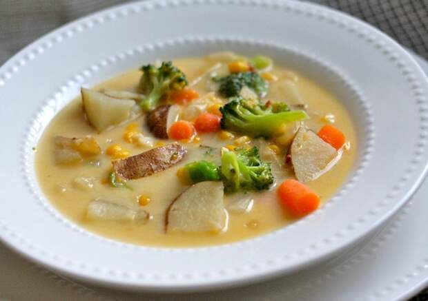 Сырно-молочный суп с овощами и макаронами