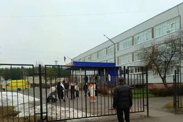 РИА Новости: напавшего на учителя школьника не допустили до ОГЭ по русскому