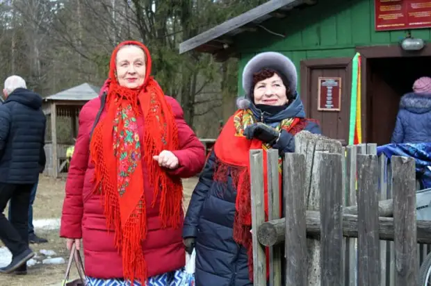 Игры, песни и блины Наш фоторепортаж с районного праздника ´Масленица´.