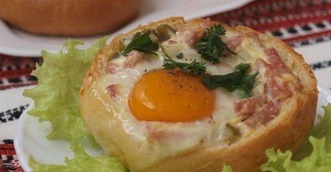 Булочки с яичницей в духовке 