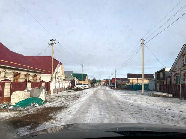 В деревнях глухие заборы не ставят