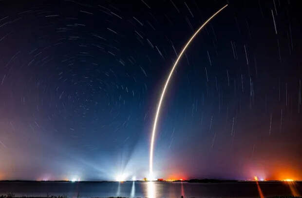 У SpaceX просто нет конкурентов: за несколько лет компания Илона Маска запустила 250 миссий Starlink, на орбиту вывели уже почти 8500 спутников
