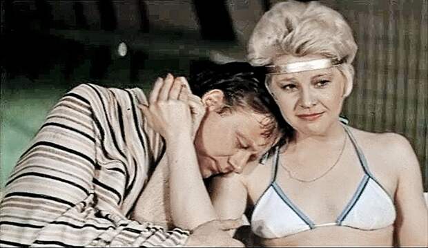 На съемках «Блондинки за углом» (1984) артистку опекал Андрей Миронов. Фото: кадр из фильма