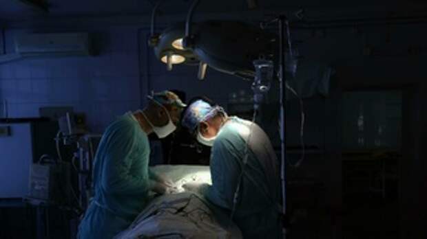 Алтайские хирурги за работой / Фото: amic.ru