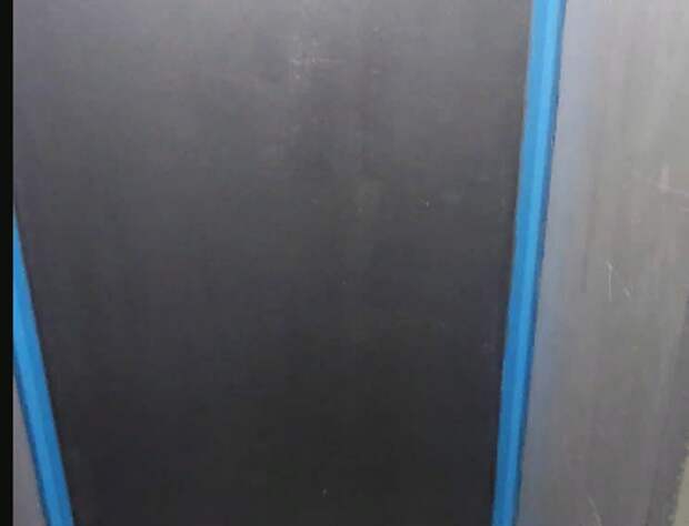 Кабины лифтов в доме по улице Маршала Голованова разрисовали хулиганы