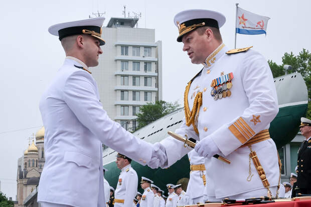 Во Владивостоке состоялся 81-й выпуск офицеров и мичманов Тихоокеанского высшего военно-морского училища имени С.О.Макарова