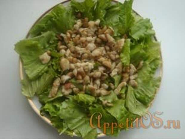 Выложить курицу