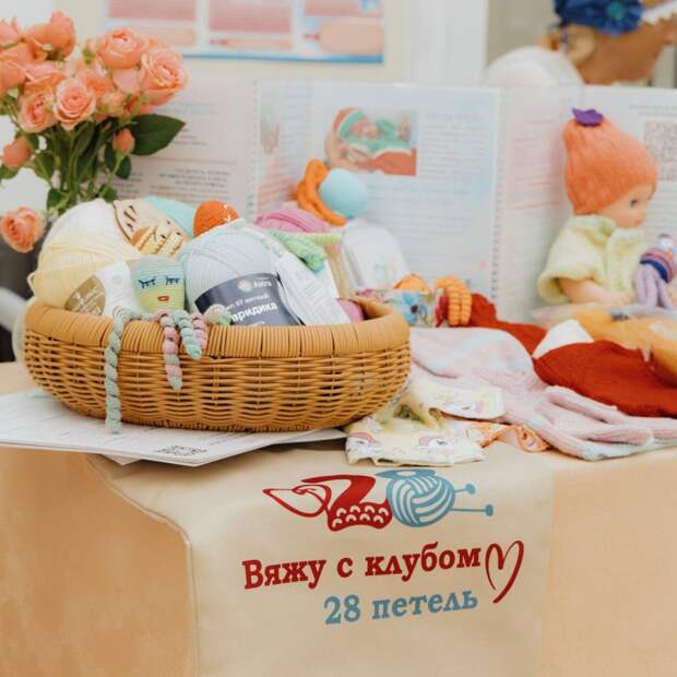 Рукодельницы клуба «28 петель» помогают врачам республиканского перинатального центра выхаживать маленьких пациентов
