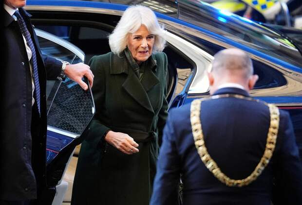 Королеву Камиллу заметили с бывшим мужем