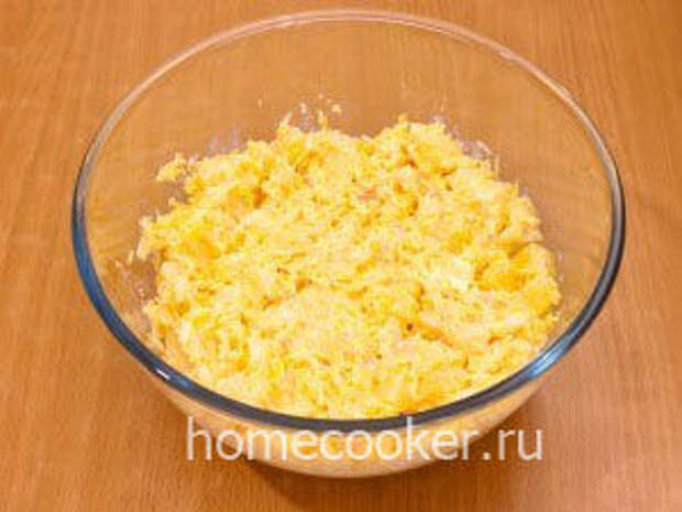 Салат с ананасом и сыром Zapravlyaem majonezom 1 300x225 Салат с ананасом и сыром