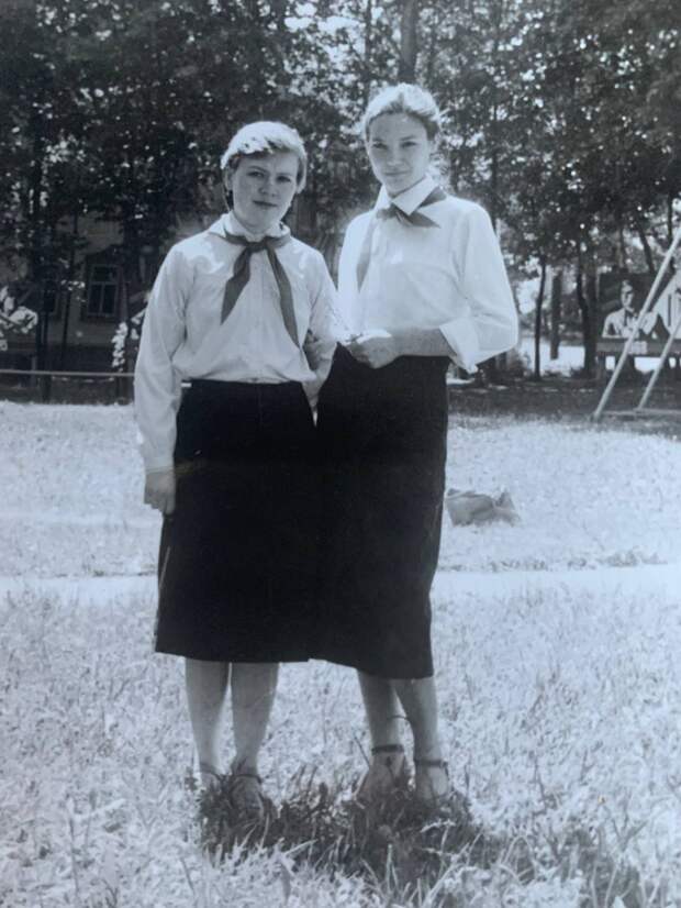 1986 год. Я и моя подруга Неля.jpg