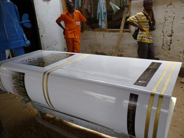 Забавные гробы в Гане
