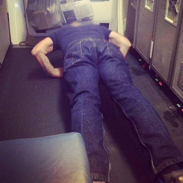 PassengerShaming10 Бывшая стюардесса выкладывает фотографии самых отвратительных пассажиров самолётов