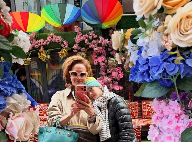 Актриса Виктория Исакова показала фото с дочерью из поездки в Стамбул