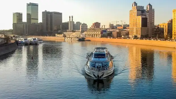 Кузнецов рассказал о превращении Москвы-реки в транспортную артерию