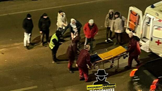 В центре Барнаула водитель на "Жигулях" сбил 20-летнюю девушку