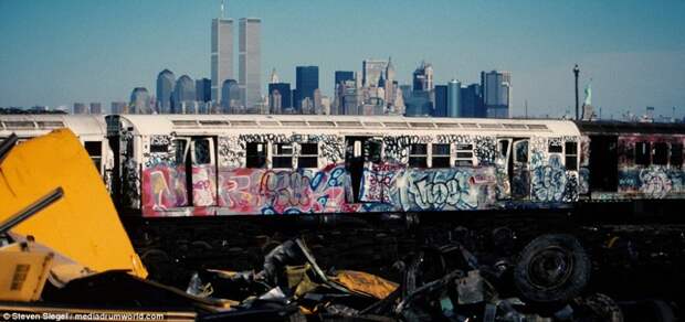 Привычная картина 80-х: вагон метро, "атакованный" граффити Нью -Йорк, америка, документальное фото, история, криминал, мир, преступность, фото
