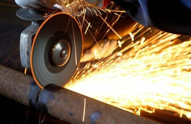 Опасны ли искры во время работы болгарки