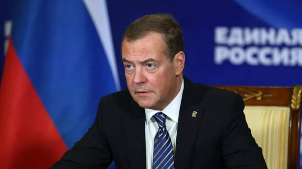 Медведев заявил, что никто не даст Трампу «забрать всю нефть везде»