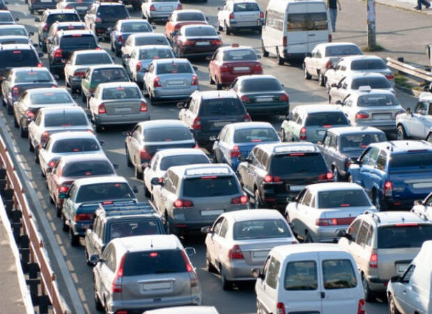 движение автомобилей на трассе