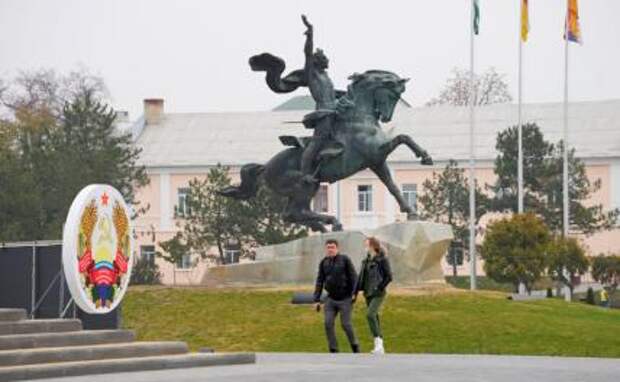 На фото: конная статуя российского генералиссимуса Александра Суворова в Тирасполе