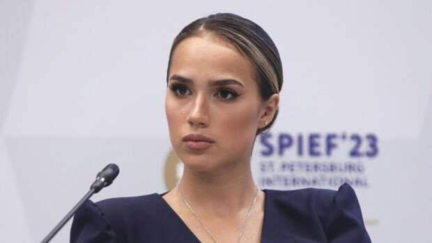 Загитова объявила конкурс на самый плохой комментарий к её новой фотосессии