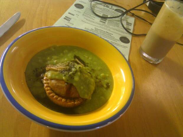 pie-floater-dish-from-australia