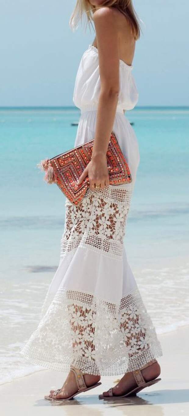 Summer trends | Boho beach maxi dress, sandals, clutch