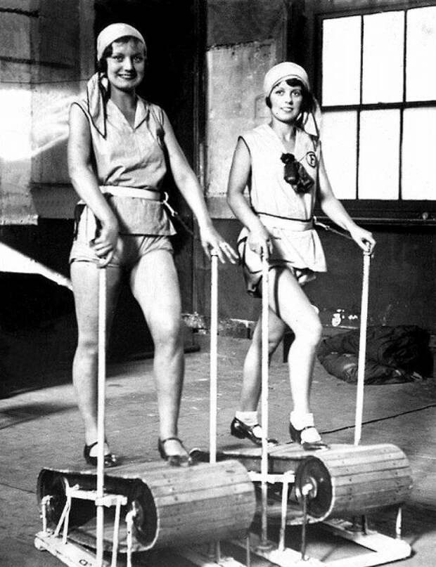 Девушки на деревянных беговых дорожках, США, 1920 год. история, ретро, фото