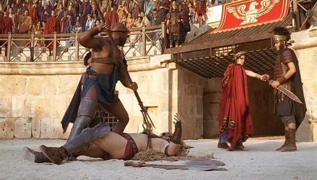 Арена Колизея в фильме «Римская империя: Нерон». Увы, Нерон умер до постройки этого сооружения