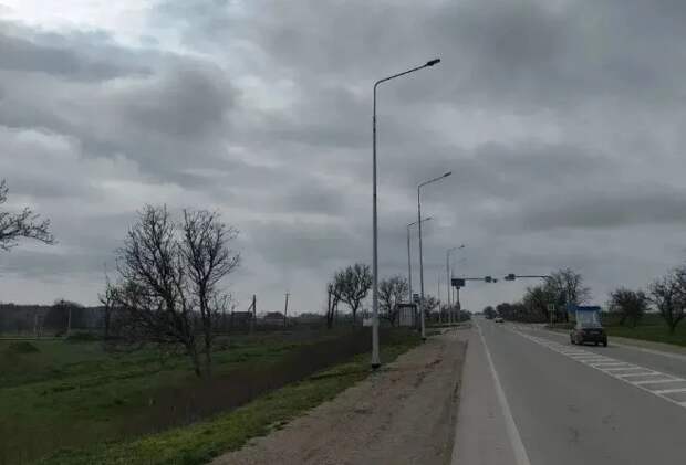 Между Симферополем и Евпаторией установили 29 новых опор освещения