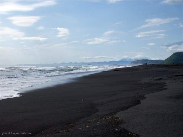 Халактырский пляж из чёрного вулканического песка