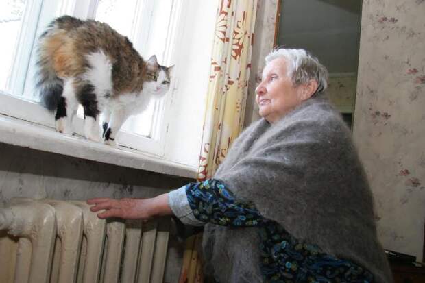 Какие пенсионеры могут не платить за воду и отопление с февраля