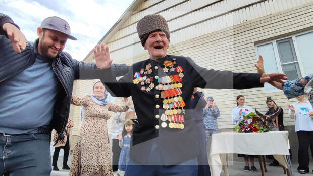 Столетний ветеран ВОВ из Дагестана станцевал лезгинку