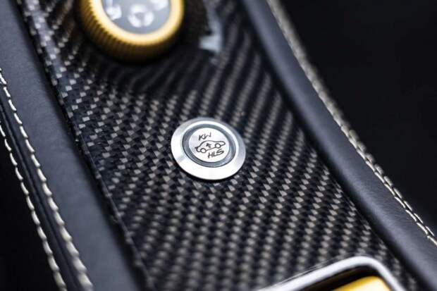 Porsche Gemballa Mirage GT 2005 года "Gold Edition" известного камерунского футболиста