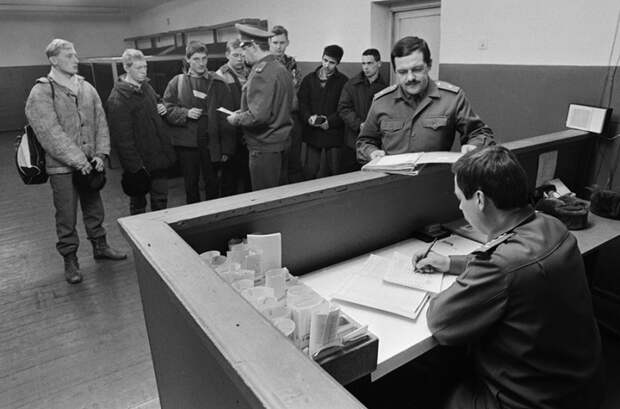Призывники в военкомате/Косицин Александр/Фотохроника ТАСС