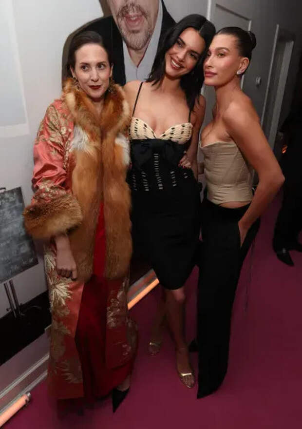 Сара Мунвес (главред W), Кендалл Дженнер и Хейли Бибер