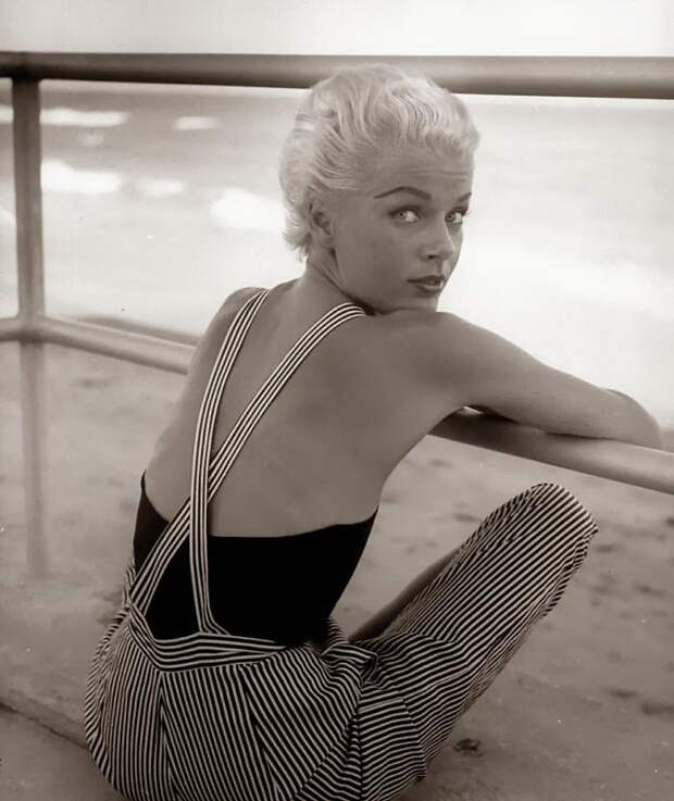 Женщины середины XX века в фотографиях Nina Leen Женщины середины XX века в фотографиях Nina Leen