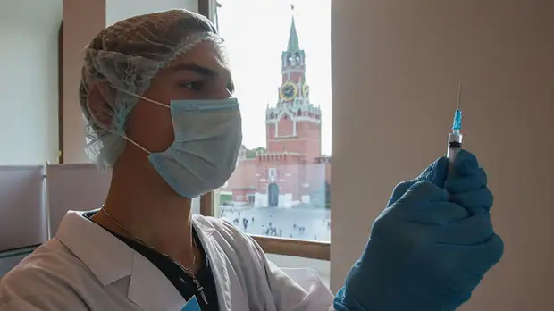 «Противоречат социальному характеру нашего государства»: в Кремле не поддержали идею штрафов за отказ от вакцинации